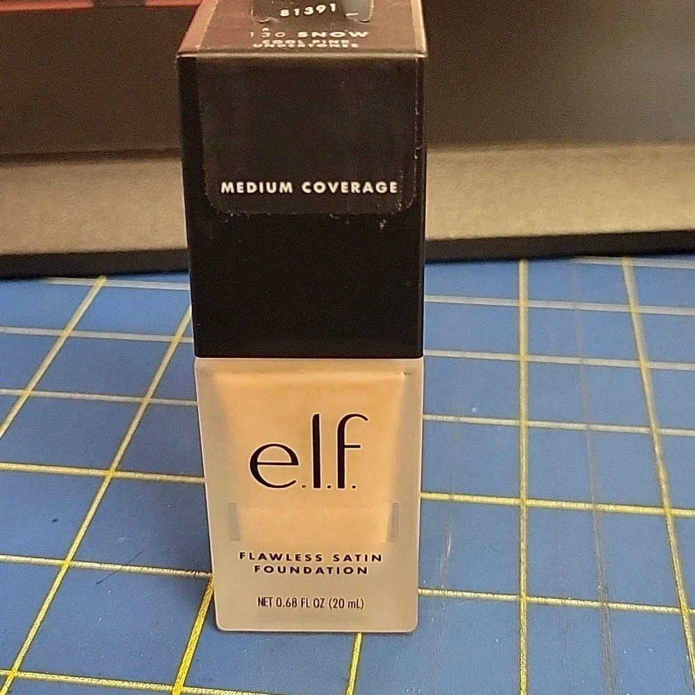 e.l.f. Flawless Satin Foundation Medium Coverage 20ml New 300 Sand